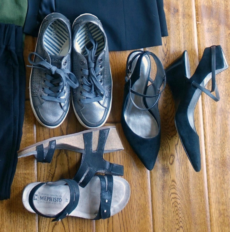 summer travel wardrobe shoes