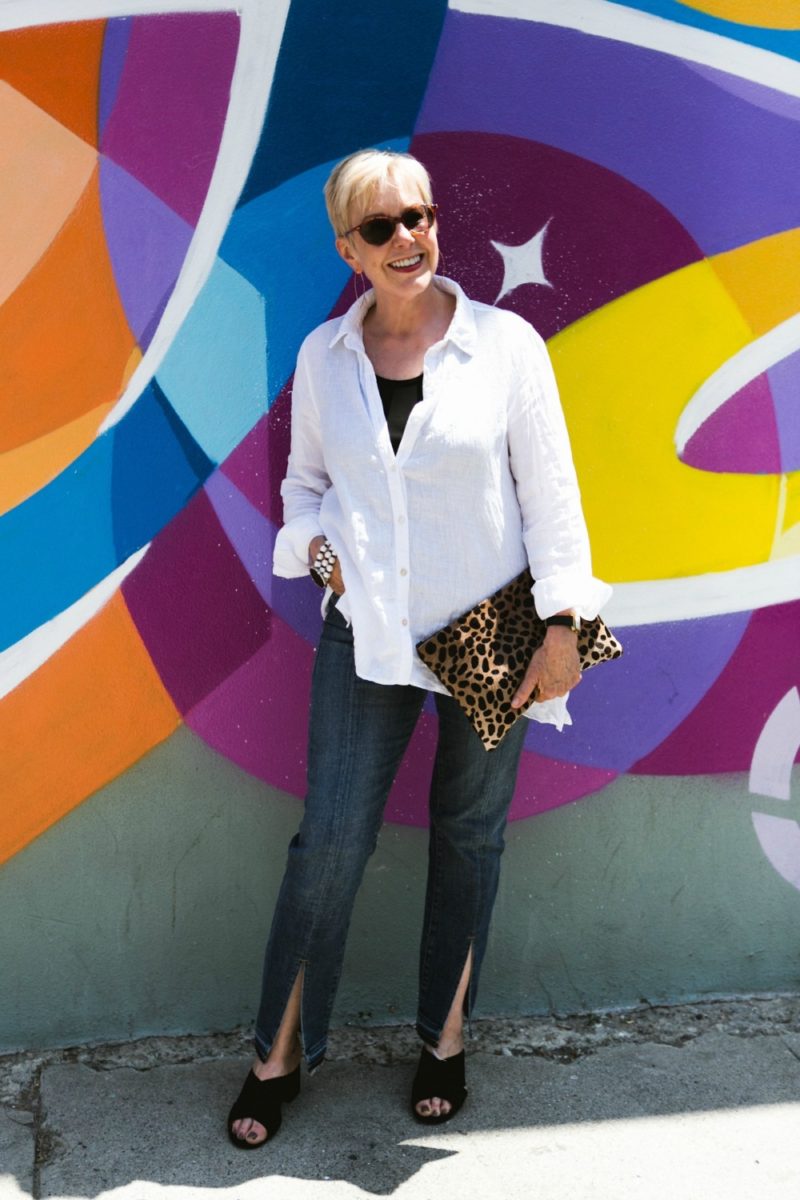 style blogger Susan B. wears Frame split hem jeans from the Nordstrom Anniversary Sale. Details at une femme d'un certain age.