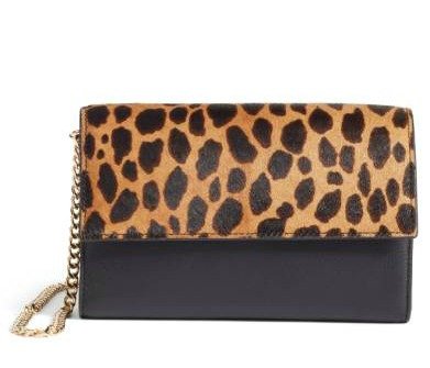 Leopard Print Accessories For Summer - une femme d'un certain âge