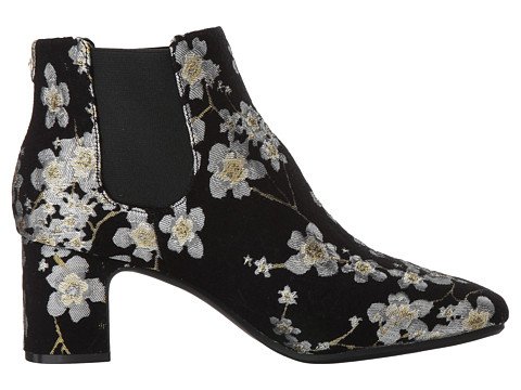 Anne Klein floral brocade ankle boots. Brocade is one of my favorite fall shoe trends! Details at une femme d'un certain age.