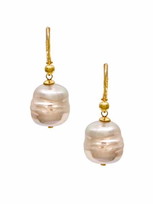 Baroque pearls drop earrings. Details at une femme d'un certain age.
