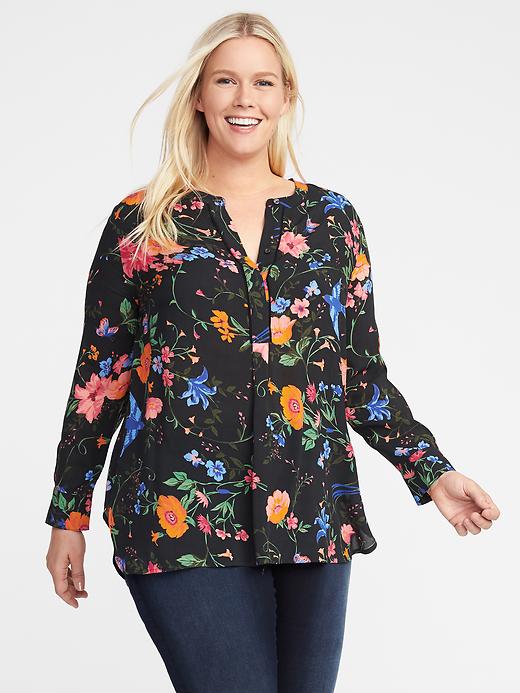 floral print top in Plus from Old Navy. Details at une femme d'un certain age.