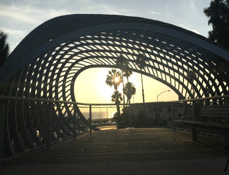 Tongva Park in Santa Monica at sunset. Details at une femme d'un certain age.