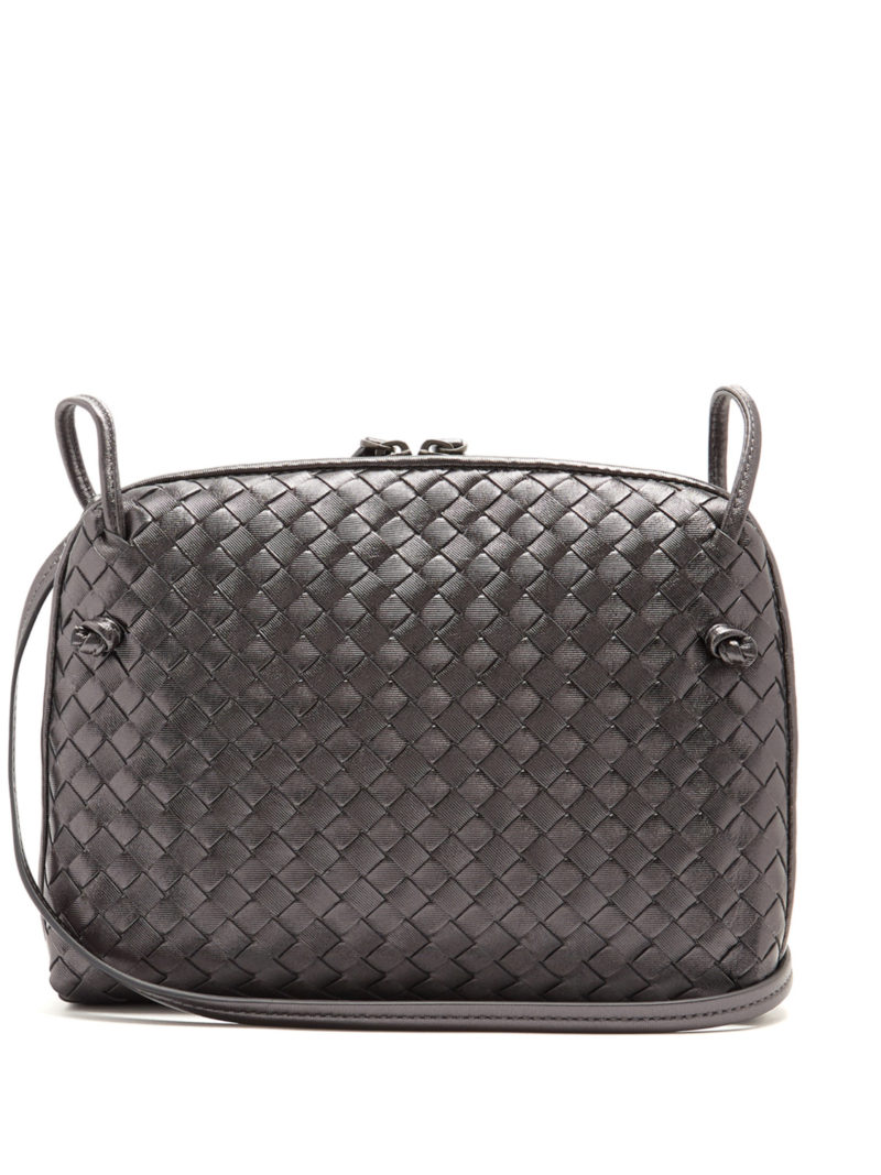 Bottega Veneta woven leather crossbody bag. Details at une femme d'un certain age.