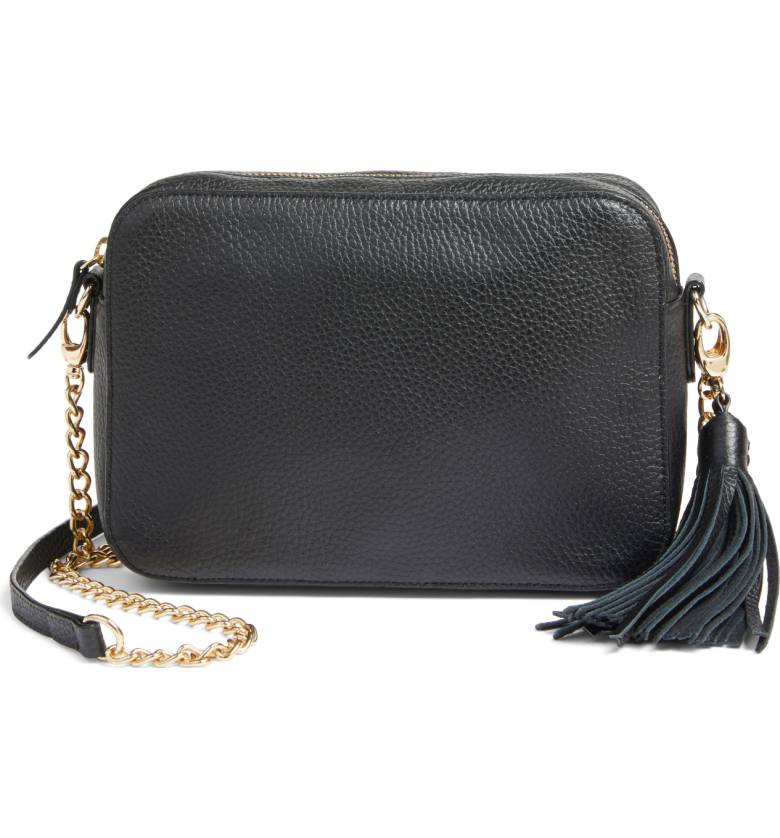 Crossbody Bags With Standout Style - une femme d'un certain âge