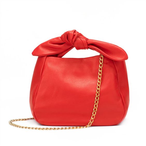 Style Hunt: Evening Bags | une femme d'un certain âge