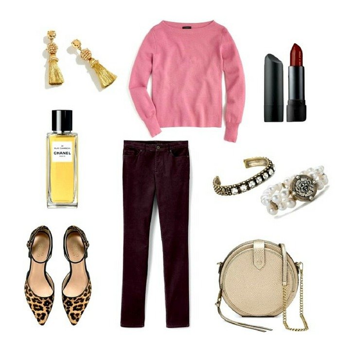 Festive casual Thanksgiving outfit with pink sweater and leopard print shoes. Details at une femme d'un certain age.