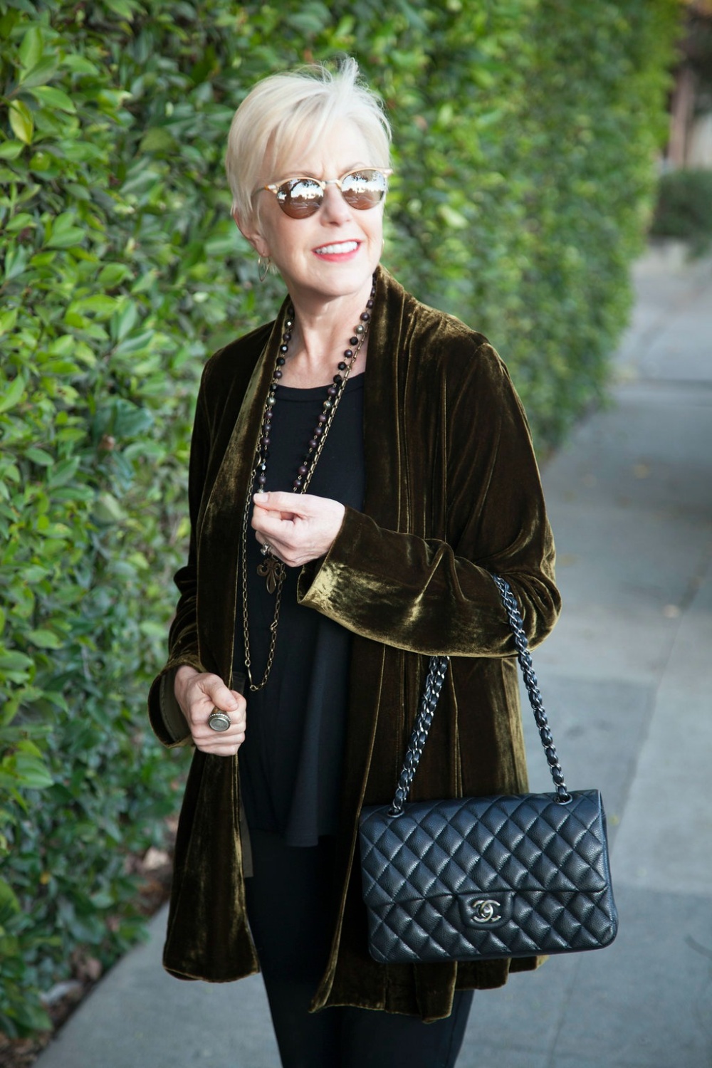 Casual glam with a green velvet jacket and Chanel classic flap bag. Details at une femme d'un certain age.