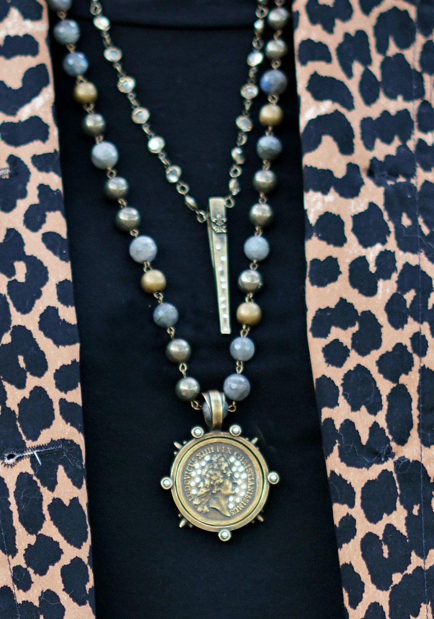 Detail: French Kande necklaces with Swarovski crystals. Info at une femme d'un certain age.
