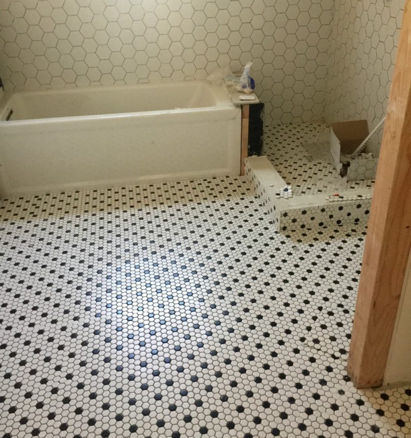Black and white tiles in bathroom. Details at une femme d'un certain age.