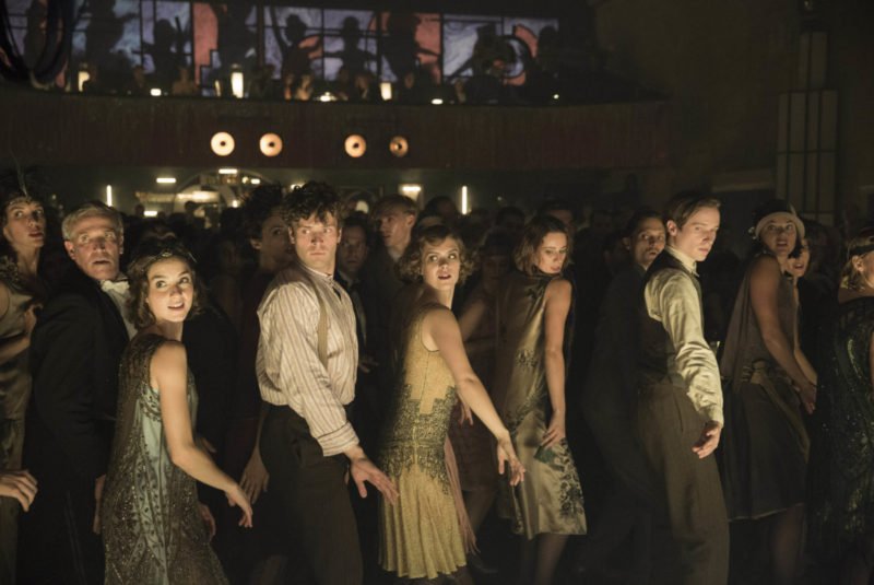 Dancing at the nightclub in Babylon Berlin.