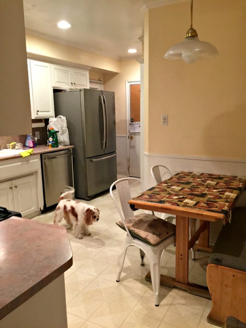 Kitchen before renovation. Details at une femme d'un certain age.