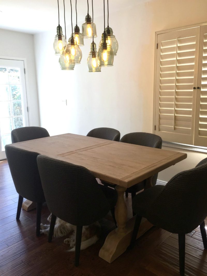 Casual dining area after kitchen renovation. Details at une femme d'un certain age.