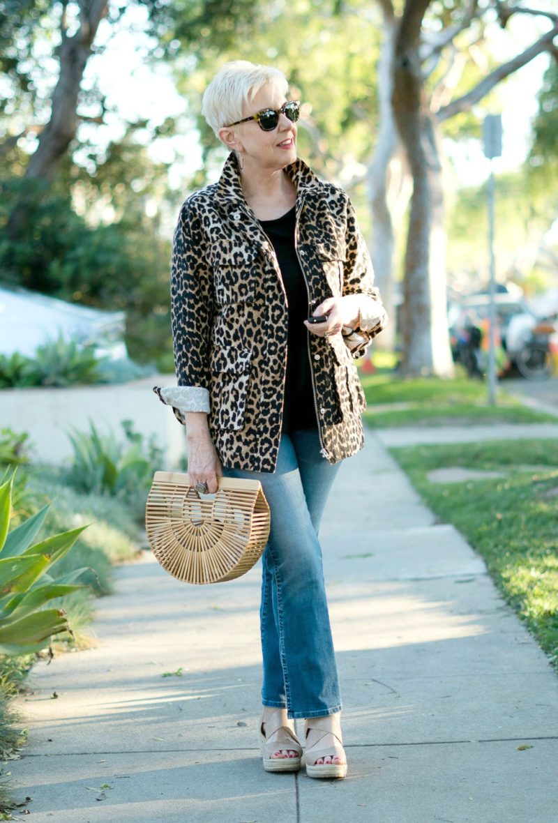 Casual outfit with a leopard print utility jacket, bamboo bag and espadrille sandals. Details at une femme d'un certain age.