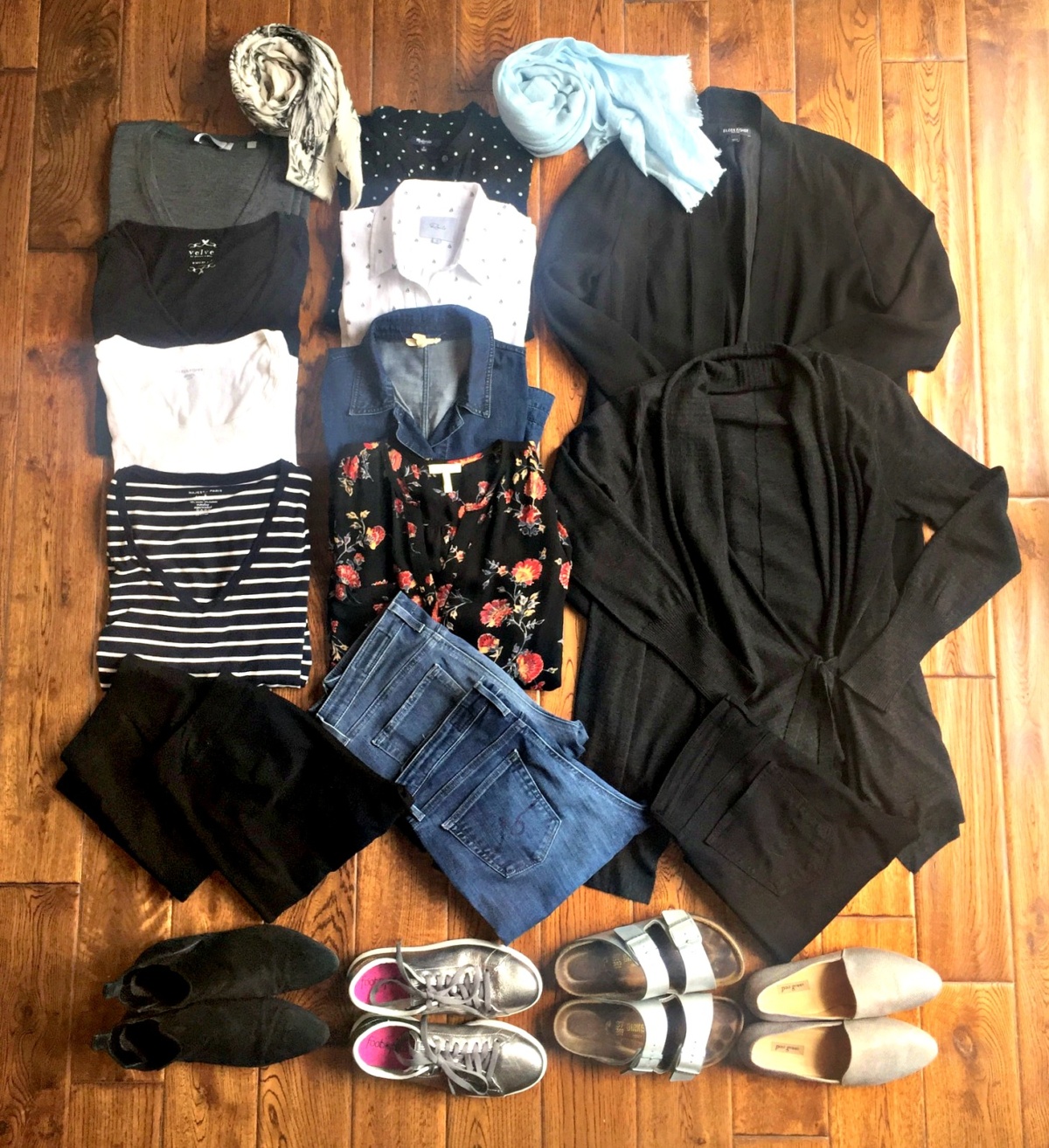 2 Week Travel Wardrobe for Spring. This wardrobe accommodates a wide range of temperatures and activities. Details at une femme d'un certain age.