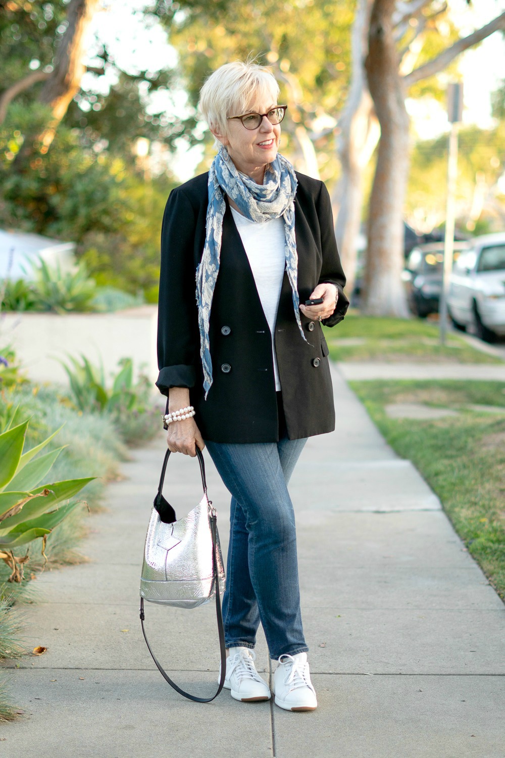 Double Breasted Jacket Goes Casual une femme d un certain age