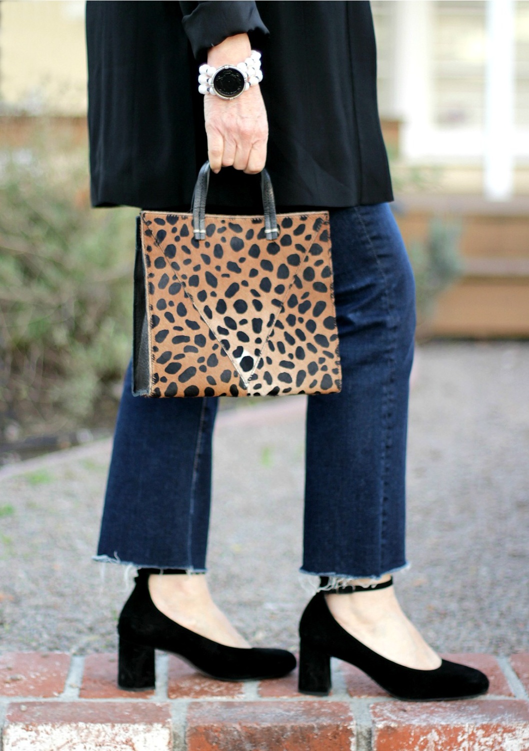Style blogger Susan B. wears a Clare V leopard tote, pearl bracelet, crop jeans and ankle strap pumps. Details and more leopard print accessories at une femme d'un certain age.