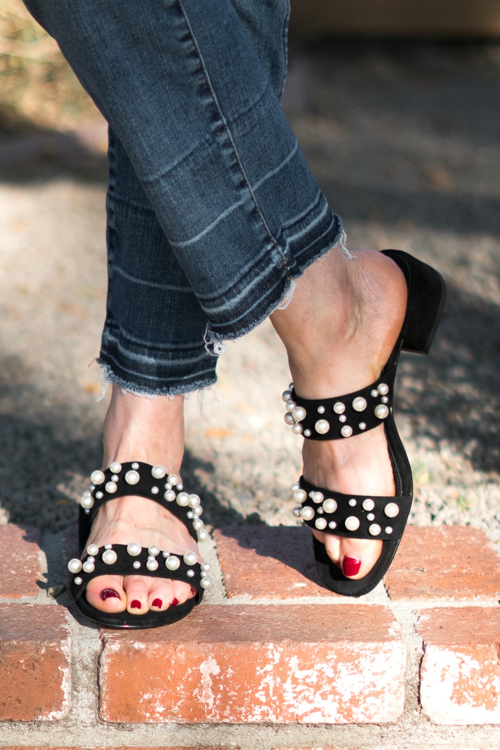 Detail: style blogger Susan B. wears J.Crew pearl-embellished suede sandals and raw-hem jeans. Details at une femme d'un certain age.