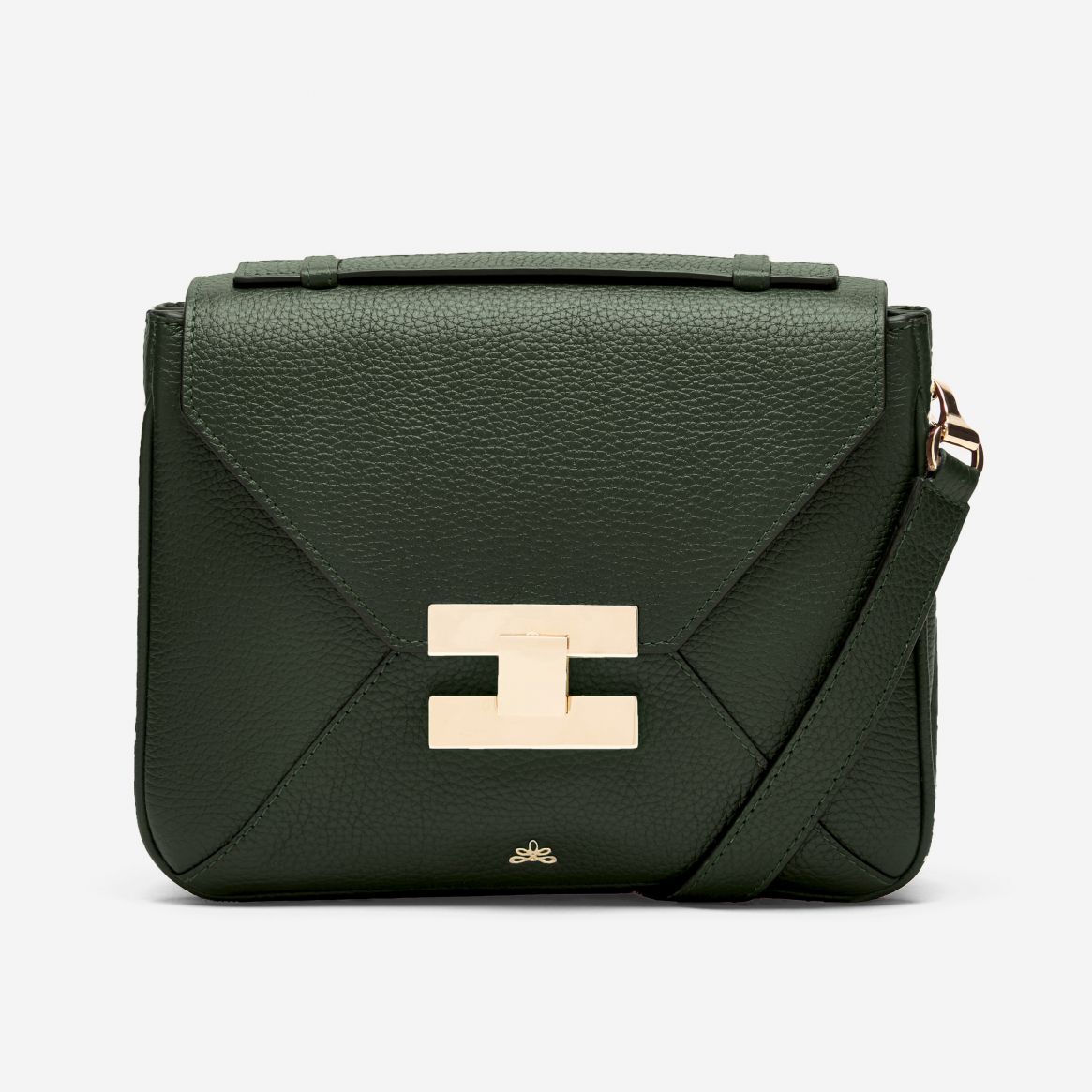My latest crush for quality leather bags: DeMellier London. This Mini Berlin bag is perfect for running errands or going out. Details at une femme d'un certain age.