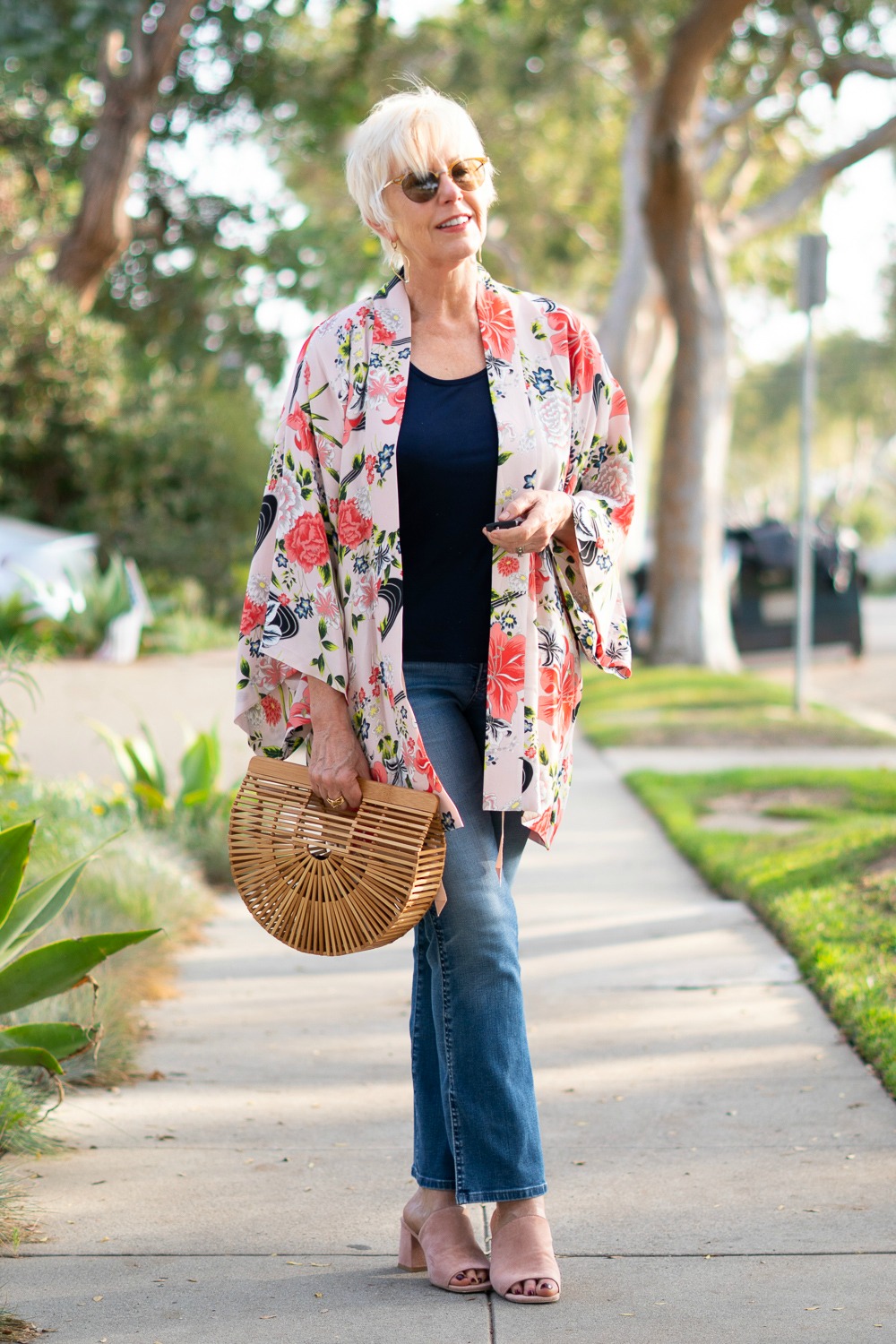 Casual outfit with kimono jacket. Details at une femme d'un certain age.