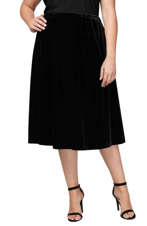 Plus size black velvet skirt. Details at une femme d'un certain age.