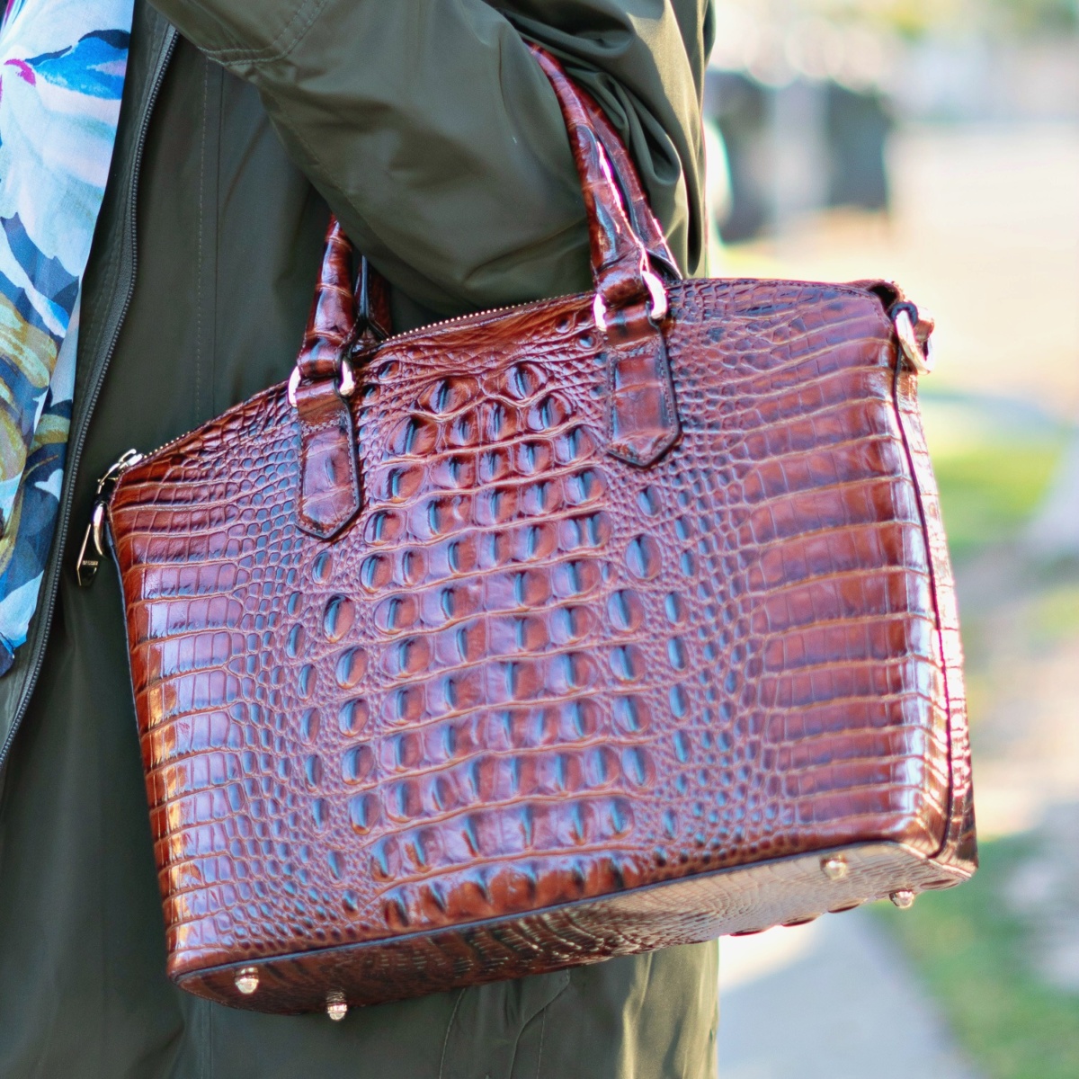 Detail: style blogger Susan B. carries a Brahmin medium Duxbury bag in Pecan. Read more at une femme d'un certain age.