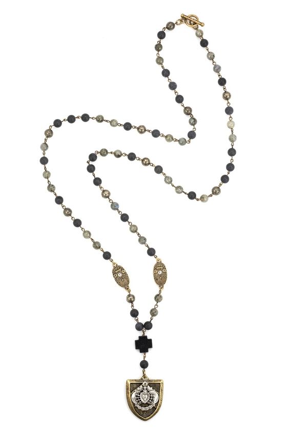 French Kande Midnight Mix and Swarovski crystal pendant necklace. Details at une femme d'un certain age.