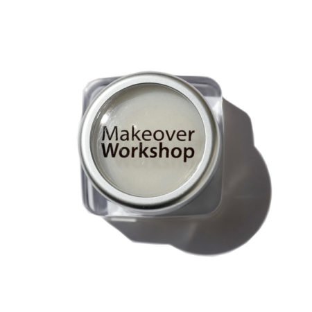 Makeover Workshop minted lip scrub smooths and soothes dry lips. Details at une femme d'un certain age.