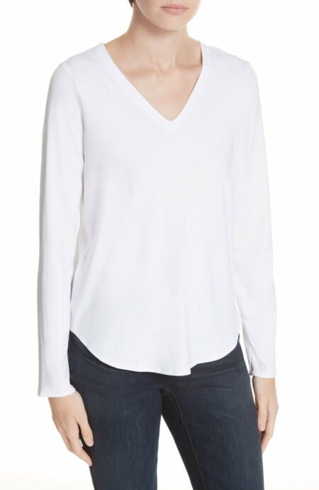 Eileen Fisher v-neck jersey tee white. Details at une femme d'un certain age.