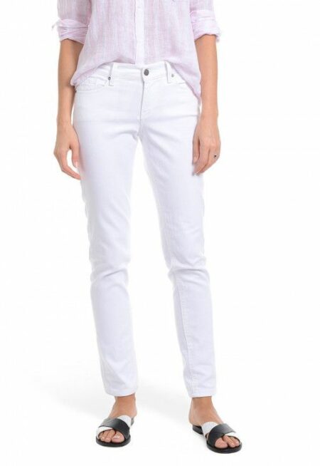 Mott & Bow slim boyfriend jeans, classic white jeans. Details at une femme d'un certain age.