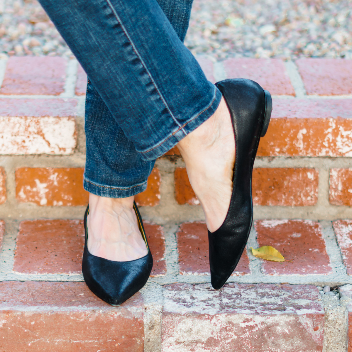 Detail: Susan B wears Viajiyu bespoke Como flats. Info at une femme d'un certain age.