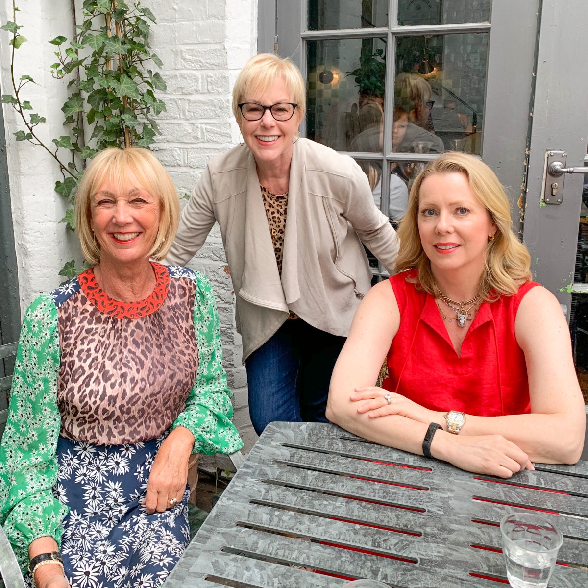 Bloggers meet up in London. Greetje, Susan B. and Lisa. Details at une femme d'un certain age.