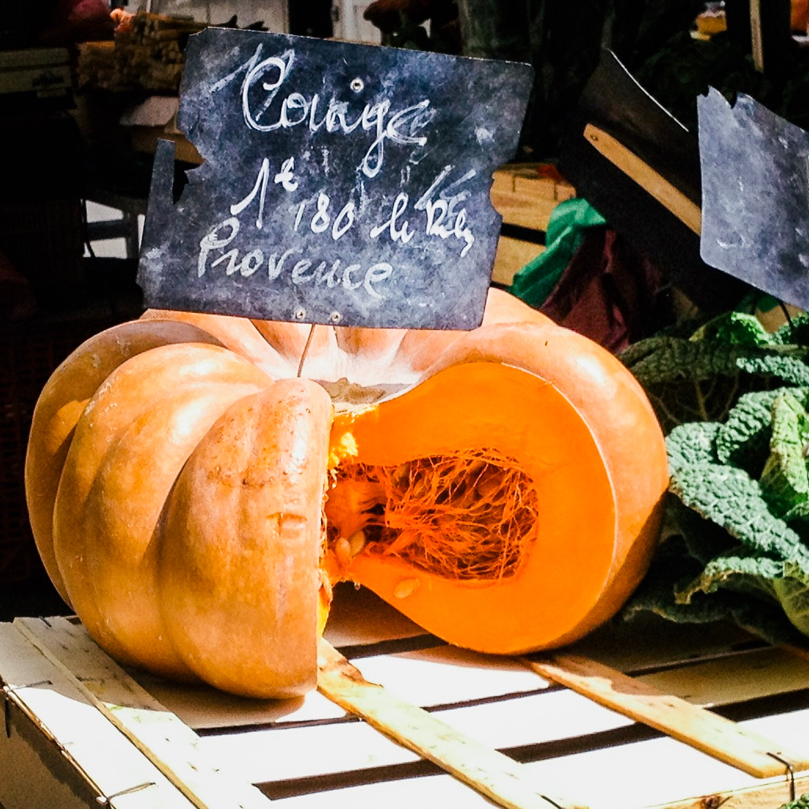 Produce at farmer's market in Provence. Details at une femme d'un certain age.