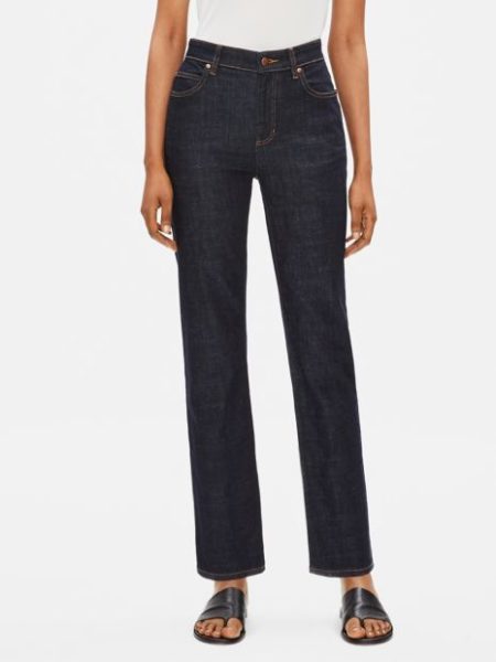 Eileen Fisher high rise straight leg jeans in dark wash denim. Details at une femme d'un certain age.