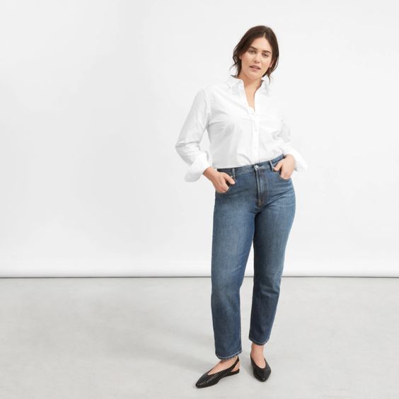 Everlane 90's Cheeky Straight Jean in medium wash. Details at une femme d'un certain age.