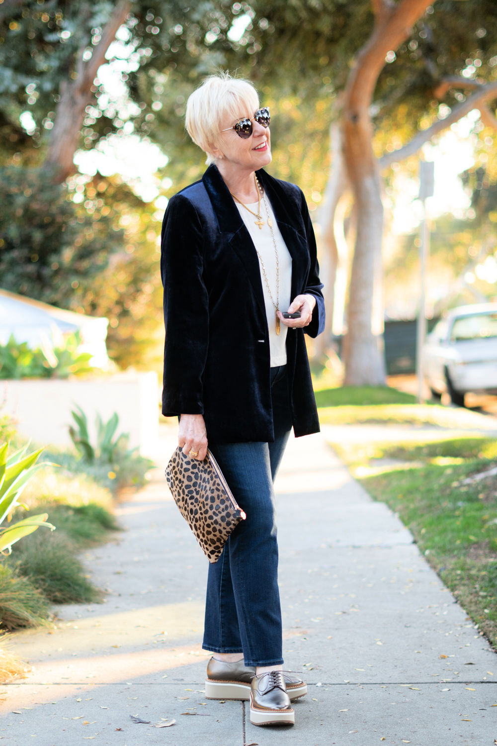 Holiday Party Outfit With Jeans une femme d un certain age