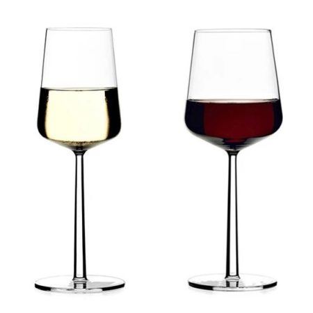 Iittala red and white wine glasses. Details at une femme d'un certain age.