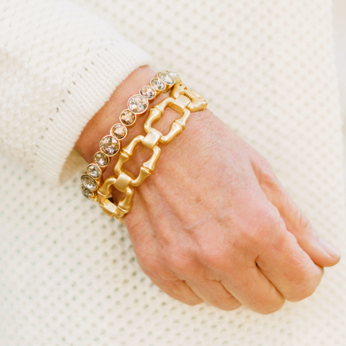 Detail: style blogger Susan B. wears gold bracelets and a textured cotton cardigan. Info at une femme d'un certain age.