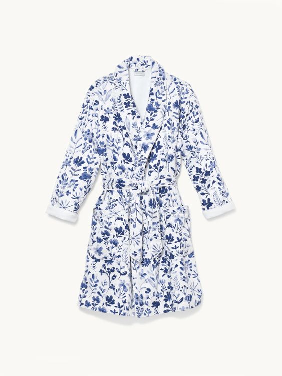 Boll & Branch organic cotton spa robe. Details at une femme d'un certain age.