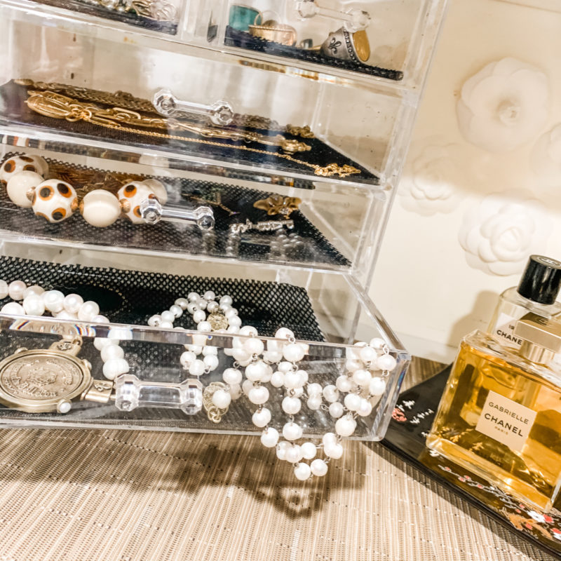 Susan B. shares her solution for jewelry storage and organization. Details at une femme d'un certain age.