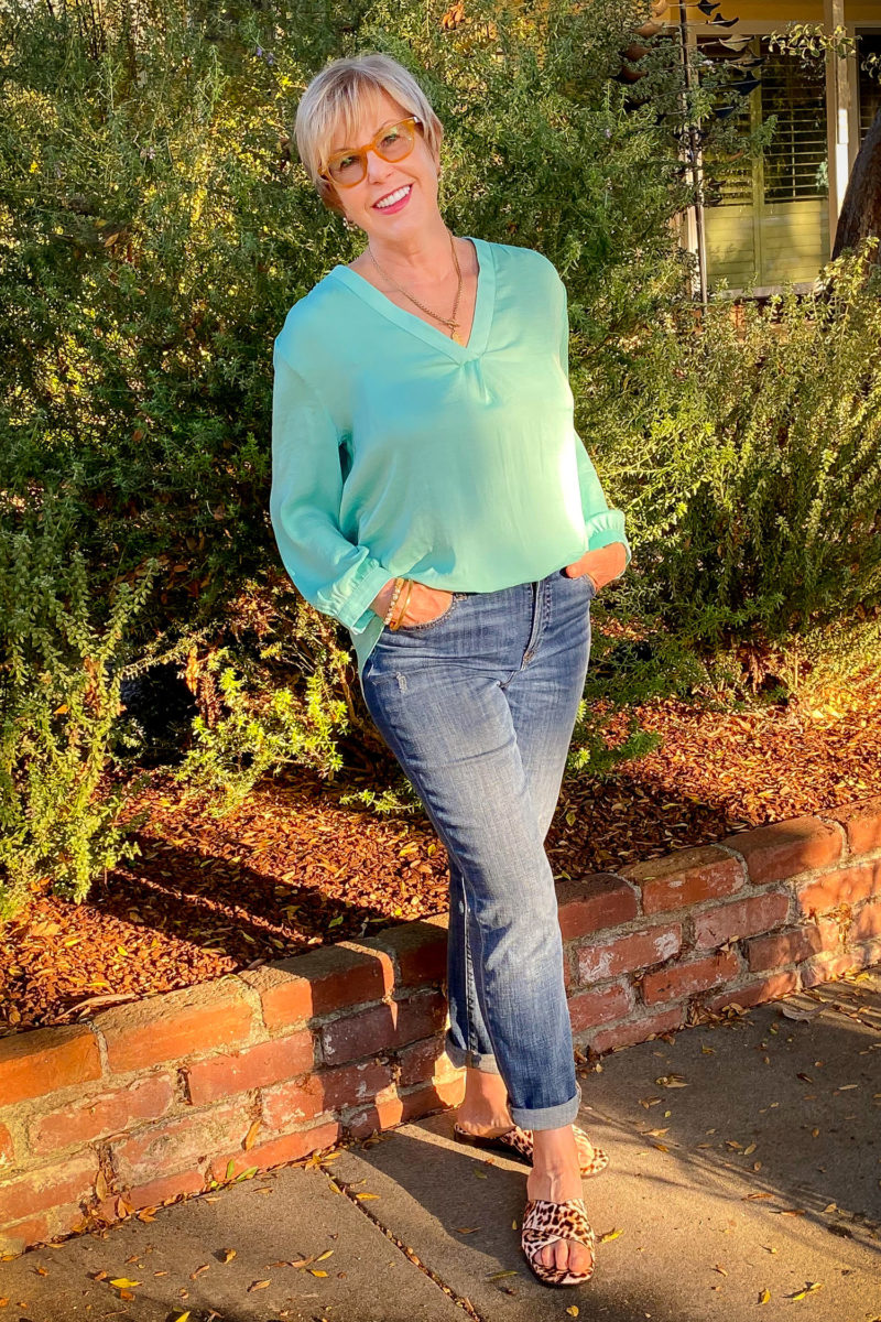 Susan B. wears Chico's girlfriend jeans with a Vince Camuto v-neck top and leopard print slide sandals. Details at une femme d'un certain age.