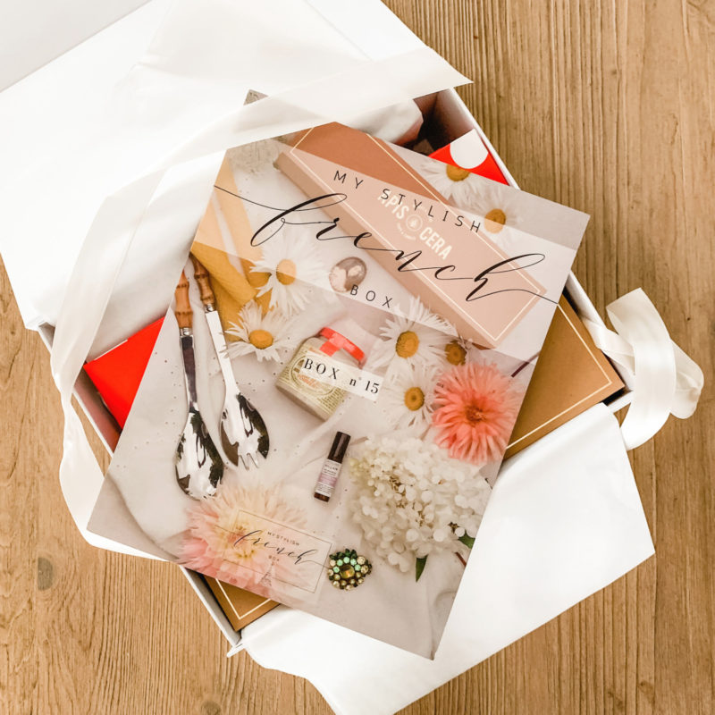 My Stylish French Box for August 2020. Details at une femme d'un certain age.