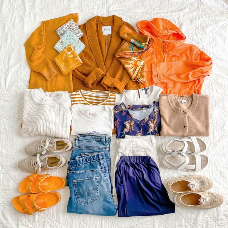 Summer travel outfits, California road trip - une femme d'un certain âge