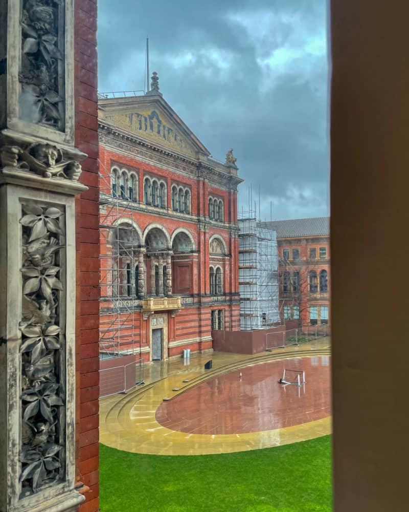 A rainy afternoon at the Victoria & Albert museum.