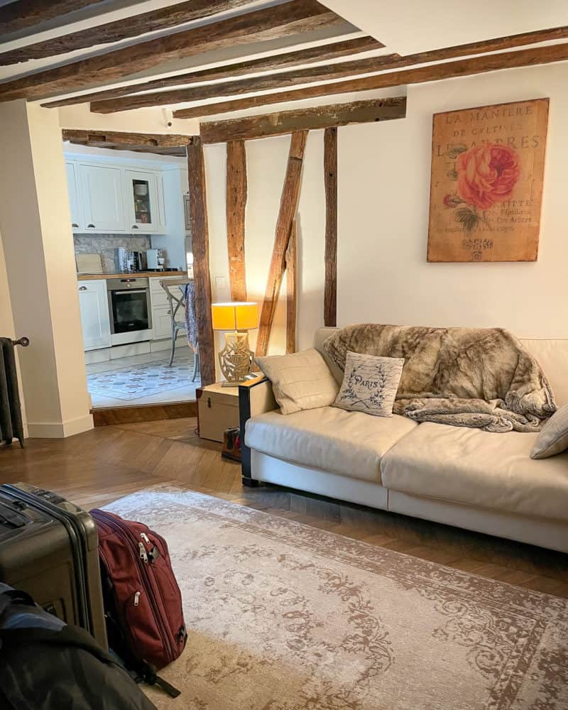 Paris apartment rental: living room looking back toward kitchen.