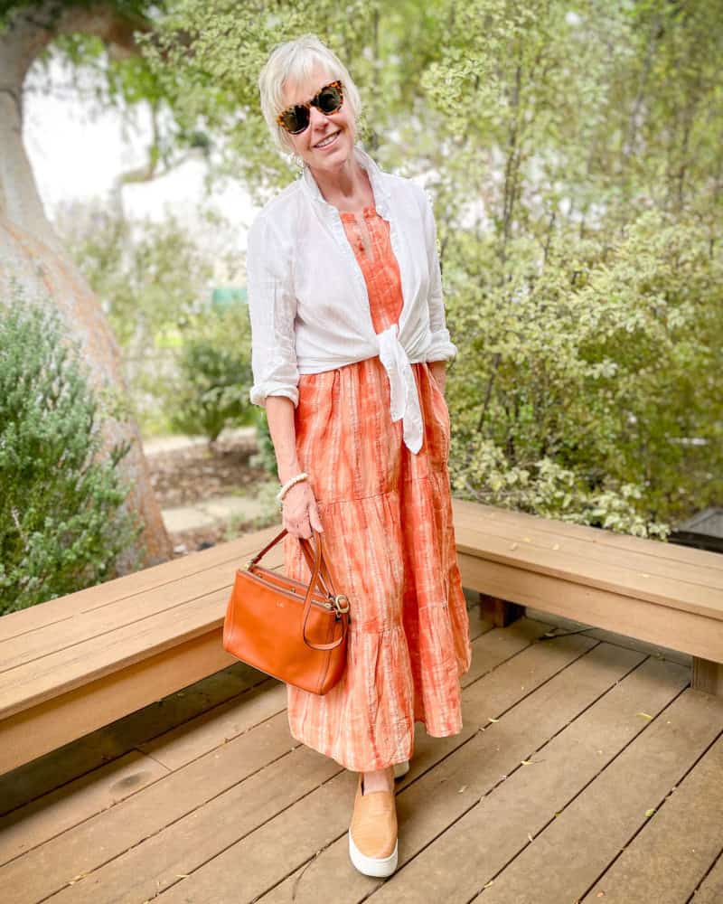 How to wear a maxi dress: 3 outfit ideas - une femme d'un certain âge