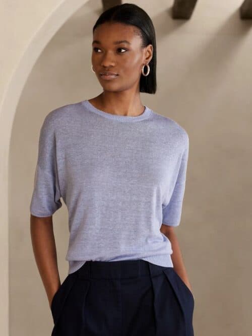 Banana Republic linen sweater in light blue. More easy-to-style tops at unefemme.net