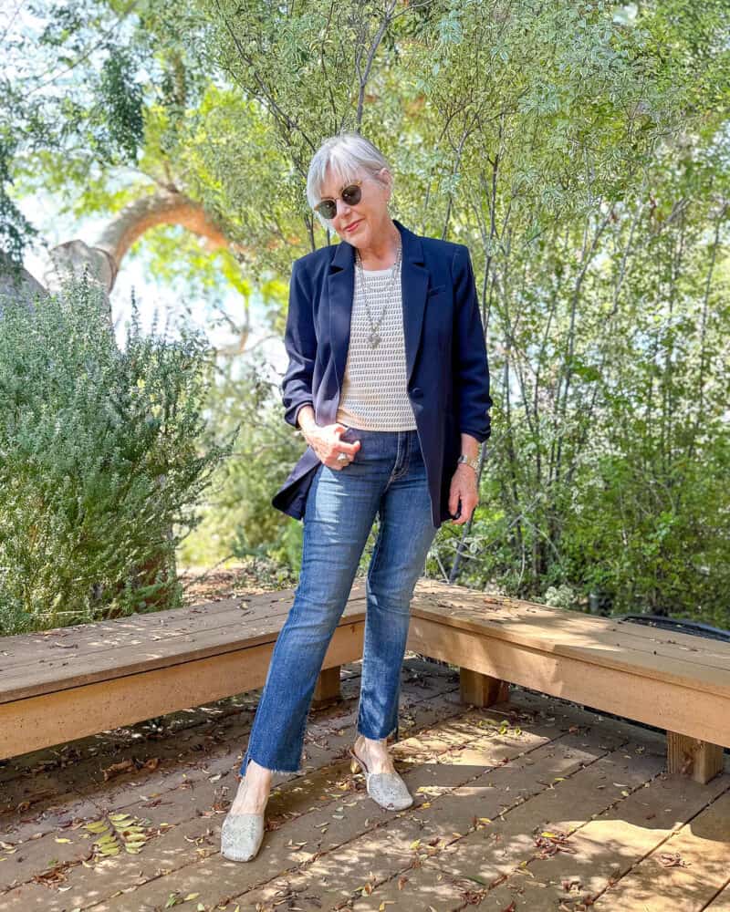 Simple jeans and blazer outfit idea une femme d un certain ge