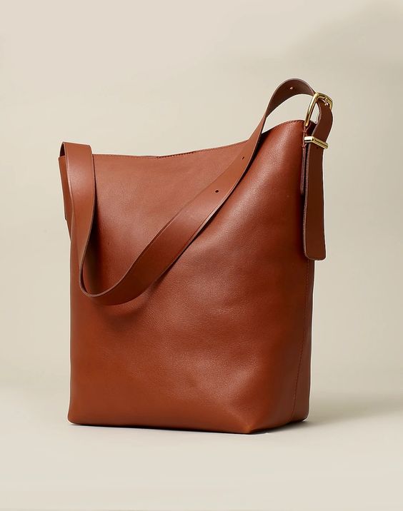 Madewell essentials bucket tote in Warm Cinnamon