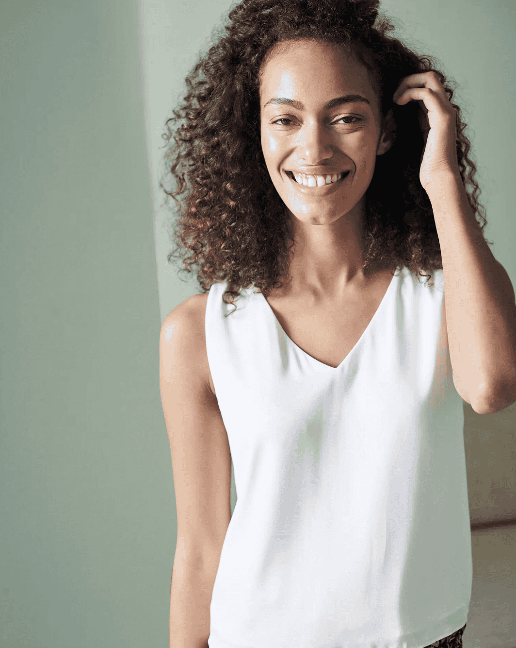 Quince washable silk v-neck tank in Ivory.